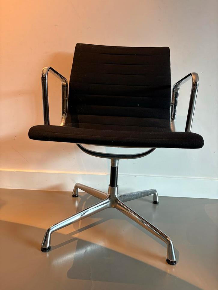 Eames EA108 Herman Miller Zwart Hopsak, Huis en Inrichting, Stoelen, Gebruikt, Eén, Metaal, Stof, Zwart, Ophalen