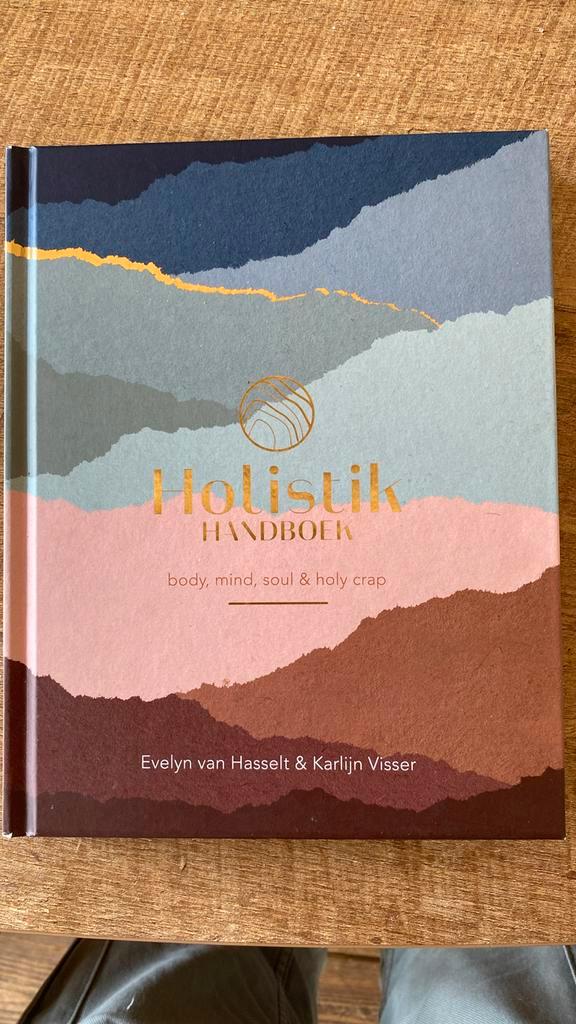 Evelyn van Hasselt - Holistik Handboek, Boeken, Esoterie en Spiritualiteit, Zo goed als nieuw, Ophalen of Verzenden