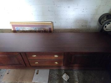 Dressoir, twee lades met softclose en twee deuren met slot  beschikbaar voor biedingen