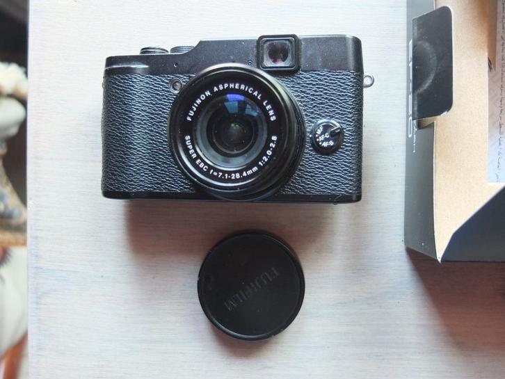FUJI X 10 CMOS DIGI CAMERA voor onderdelen met eigen doos, Audio, Tv en Foto, Fotocamera's Digitaal, Niet werkend, Compact, Fuji