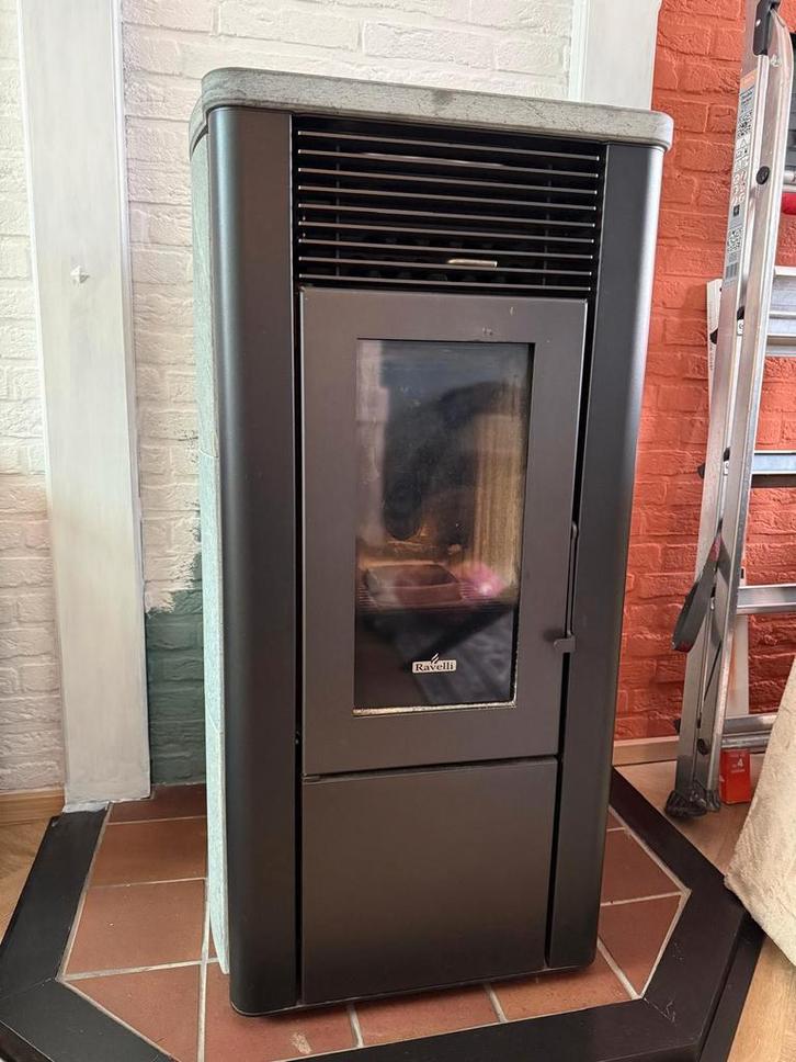 Ravelli Monica speksteen kachel, Huis en Inrichting, Kachels, Zo goed als nieuw, Pelletkachel, Hout, Ophalen
