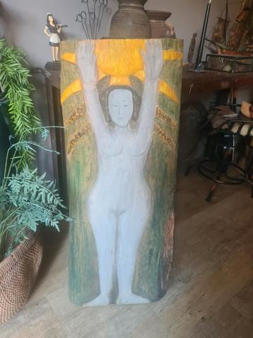 Groot houtsnijwerk.  beschikbaar voor biedingen