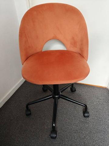 Oranje bureaustoel - Zo goed als nieuw beschikbaar voor biedingen