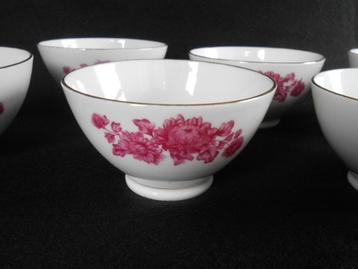 6 kommetjes met goudkleurige rand, China gemerkt beschikbaar voor biedingen