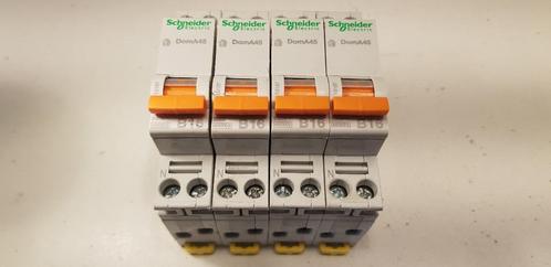 Schneider Groepenkast Automaat DOMA45 B16 230V 2P (4x), Hobby en Vrije tijd, Elektronica-componenten, Gebruikt, Ophalen of Verzenden