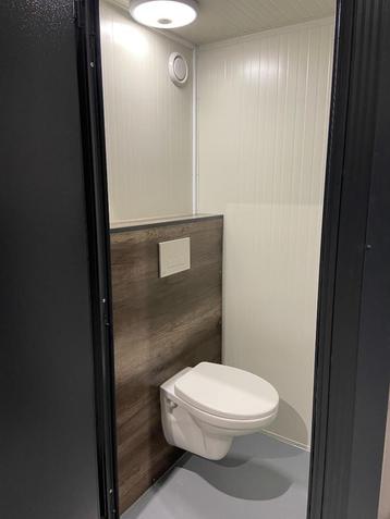 Toilet unit met hangtoilet houtlook afwerking achterwand beschikbaar voor biedingen
