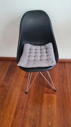 Zwarte design stoel met grijze kussen, Ophalen, Zwart, Zo goed als nieuw, Metaal