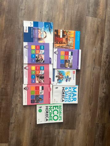 Complete set MBO 4 hotelschool boeken beschikbaar voor biedingen