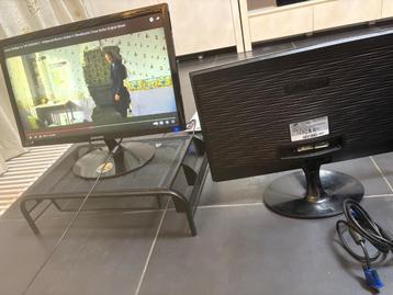 2x Beeldschermen monitoren Samsung S22B300B  beschikbaar voor biedingen