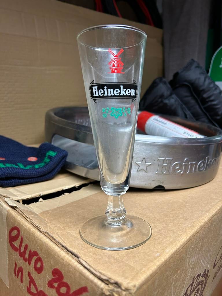 Bijzonder Heineken voetglas, Verzamelen, Ophalen, Zo goed als nieuw, Bierglas