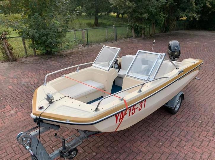 Glastron V156 Bowrider Trailer Motor 15pk 4tk nieuwe banden, Watersport en Boten, Speedboten, Gebruikt, 3 tot 6 meter, Benzine