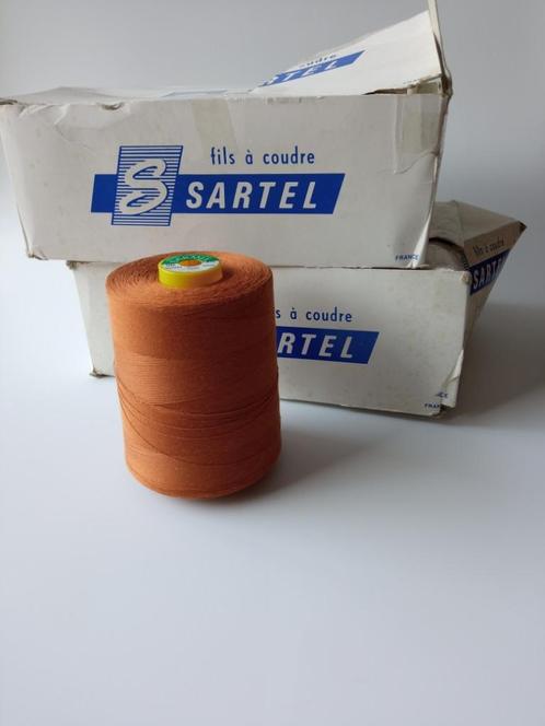 Klossen dik garen Sartel koper bruin dikte 50 lengte 5000m, Hobby en Vrije tijd, Naaien en Fournituren, Nieuw, Garen of Naald(en)