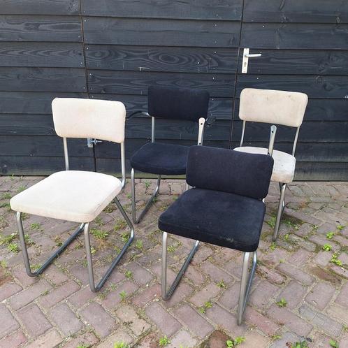 Vintage Ahrend De Cirkel buisframe sledestoelen, Huis en Inrichting, Stoelen, Gebruikt, Vier, Ophalen
