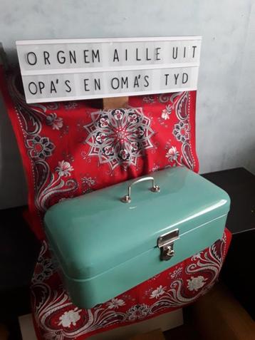 👌Binnen kort T.K. mooie mint emaille broodtrommel I.Z.G.S beschikbaar voor biedingen