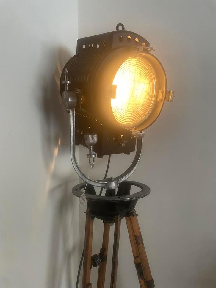 Antieke theaterlamp op statief, Antiek en Kunst, Antiek | Woonaccessoires, Ophalen of Verzenden