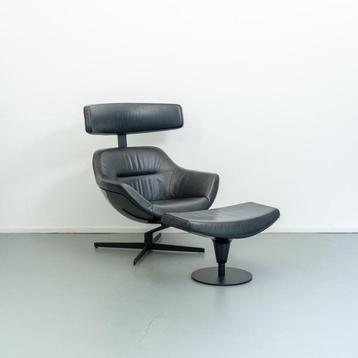 1 Cassina 277 Auckland fauteuil + Hocker Zwart Leer beschikbaar voor biedingen