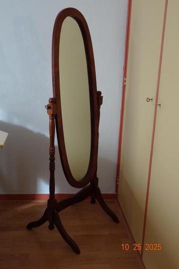 Passpiegel beschikbaar voor biedingen