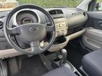 Daihatsu Sirion 2 1.3-16V Comfort automaat, Auto's, Daihatsu, Stof, 4 cilinders, Blauw, Bedrijf