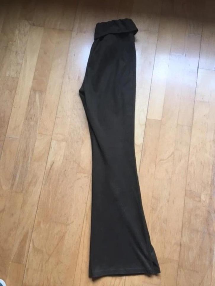 suede broek donkergroen flaired model, Kleding | Dames, Broeken en Pantalons, Gedragen, Maat 38/40 (M), Groen, Lang, Ophalen of Verzenden