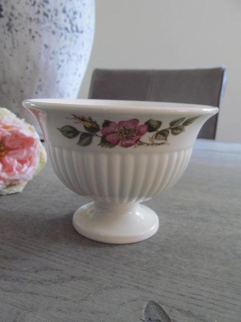 Wedgwood Briar Rose Sherbet Cup, Huis en Inrichting, Keuken | Servies, Zo goed als nieuw, Schaal of Schalen, Overige stijlen, Keramiek