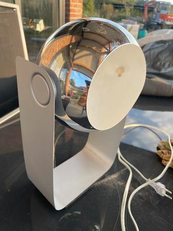 Massive Eyeball Tafellamp beschikbaar voor biedingen