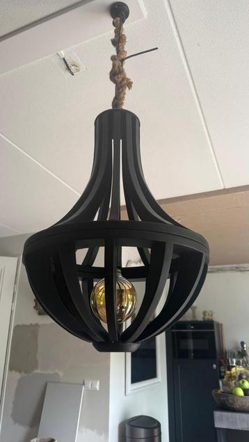 2x Houten Hanglampen - Stijlvol en Sfeervol beschikbaar voor biedingen