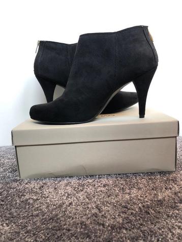 Zwarte high heels korte laarsjes in maat 44 beschikbaar voor biedingen