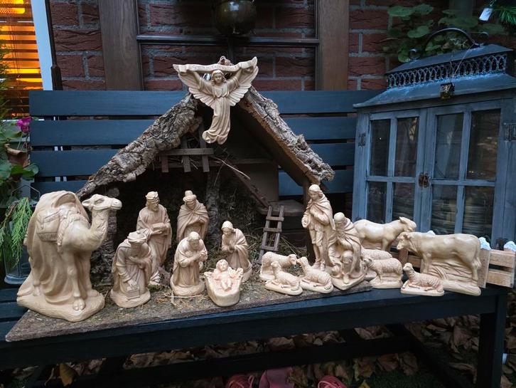 Mooie Kerststal met Figuren, Antiek en Kunst, Antiek | Religie, Ophalen of Verzenden
