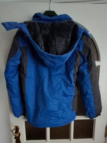 Nieuwe outdoorn  sport jas  beschikbaar voor biedingen
