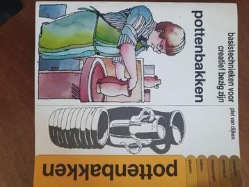 Boekje pottenbakken beschikbaar voor biedingen