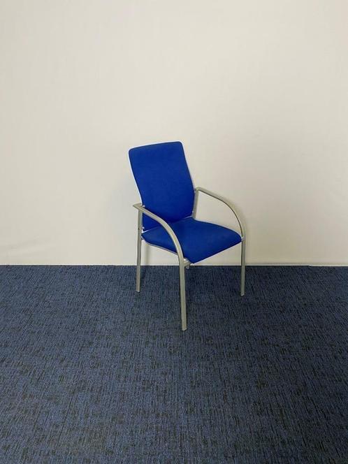 6 x Vergaderstoel Kembo, blauwe stof, aluminium frame, Huis en Inrichting, Stoelen, Gebruikt, Vijf, Zes of meer stoelen, Stof