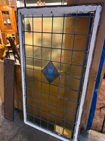 Grote glas en lood raam beschikbaar voor biedingen