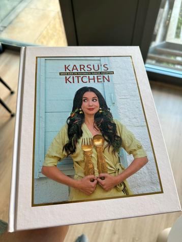 Karsu’s Kitchen kookboek (met inlegger) beschikbaar voor biedingen