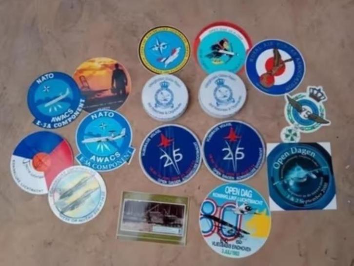 nieuwe rugtas vliegbasis volkel 2004 embleem stickers blikje, Verzamelen, Luchtvaart en Vliegtuigspotten, Nieuw, Overige typen