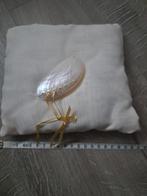 Handgemaakte trouwringenkussen schelp goud c014, Ophalen of Verzenden, Nieuw, Wit, Accessoires