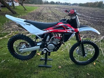 Husqvarna - Bijna Nieuwstaat! beschikbaar voor biedingen