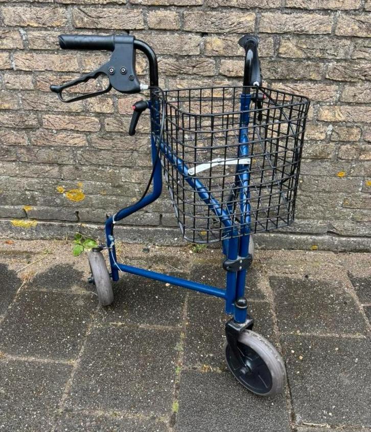 3 poot rollator met mandje, zeer wenkbaar door neuswiel, Diversen, Rollators, Gebruikt, Lichtgewicht, Opvouwbaar, Ophalen of Verzenden