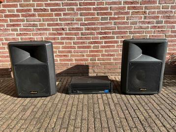 QSC USA 900 versterker + speakers beschikbaar voor biedingen
