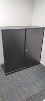 Twee schuifkasten zwart, 1 met kluis, Huis en Inrichting, Kasten | Roldeurkasten en Archiefkasten, Ophalen, Gebruikt, 100 tot 150 cm