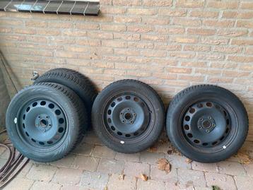 Winterbanden op velg voor Skoda Octavia (of soortgelijk) beschikbaar voor biedingen