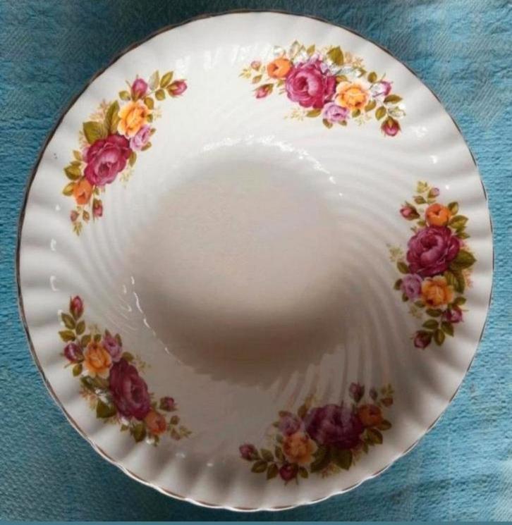 Cottage Rose Woods & Sons England 2 x schalen, Antiek en Kunst, Antiek | Servies los, Ophalen of Verzenden