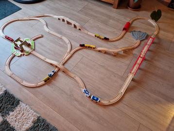 Houten Treinbaan met toebehoren beschikbaar voor biedingen