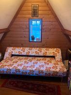 Retro slaapbank oranje bloemen, Huis en Inrichting, Slaapkamer | Slaapbanken, Ophalen, Gebruikt, Overige kleuren, Twijfelaar