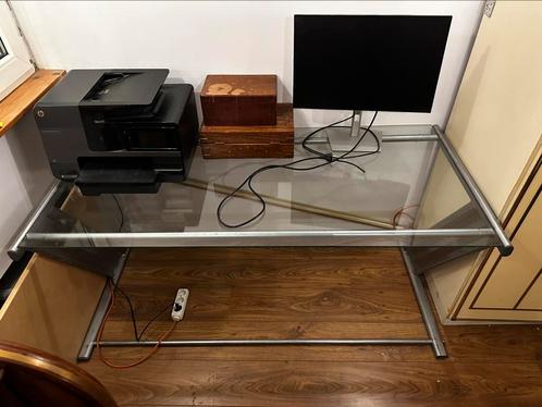 Modern glazen bureau met stevig metalen frame, Huis en Inrichting, Bureaus, Zo goed als nieuw, Ophalen of Verzenden