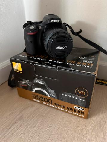 Nikon D5200 + Accessoires beschikbaar voor biedingen