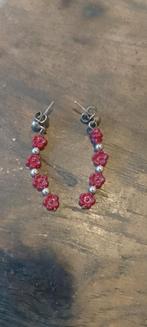 Leuk setje oorbellen met rode bloemetjes, Sieraden, Tassen en Uiterlijk, Oorbellen, Overige materialen, Ophalen of Verzenden, Zo goed als nieuw