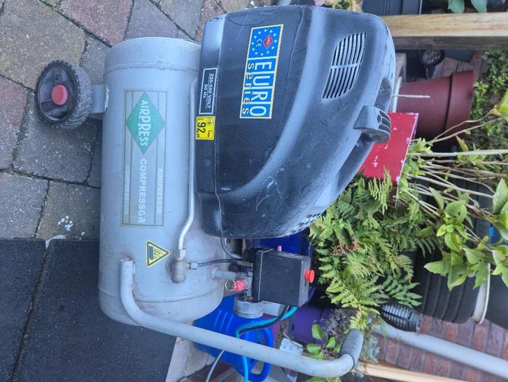 2 x gebruikte Compressor, Doe-het-zelf en Verbouw, Compressors, Gebruikt, Minder dan 200 liter/min, Ophalen of Verzenden