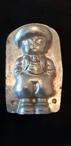 Te koop oude chocoladevorm " heertje/boertje in pak" nr:1750, Antiek en Kunst, Curiosa en Brocante, Ophalen of Verzenden