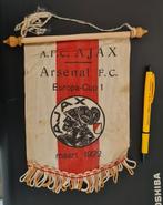 Oude voetbal vaan AFC AJAX ARSENAL EUROCUP 1 1972 OUDE LOGO, Ophalen of Verzenden, Gebruikt, Ajax, Vaantje of Sjaal