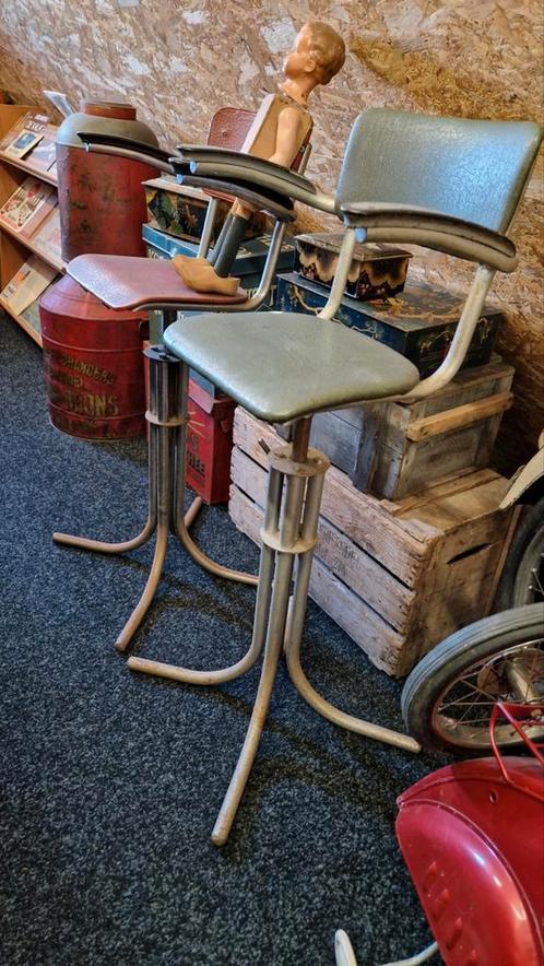 2 x Gispen kinder kappersstoel., Antiek en Kunst, Antiek | Meubels | Stoelen en Banken, Ophalen